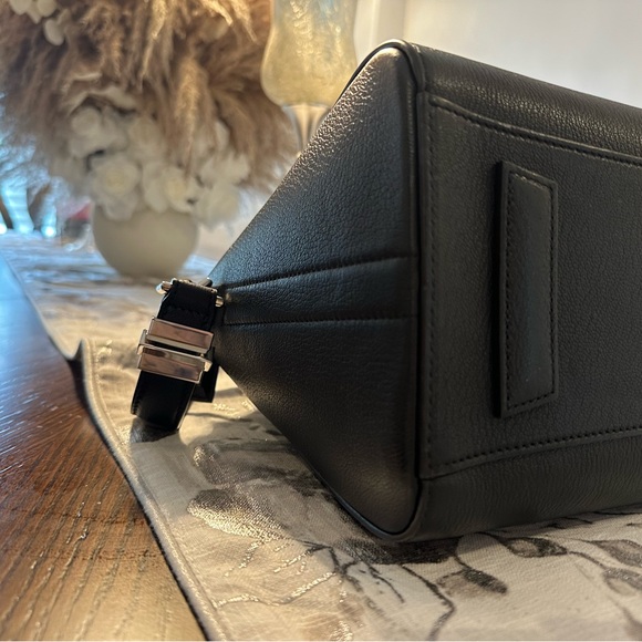 💗 SOLD 💗Authentic givenchy antigona small bag - Picture 6 of 11